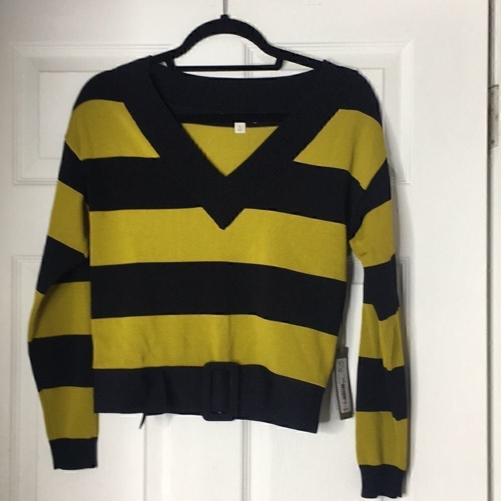 Eva Mendez v neck sweater